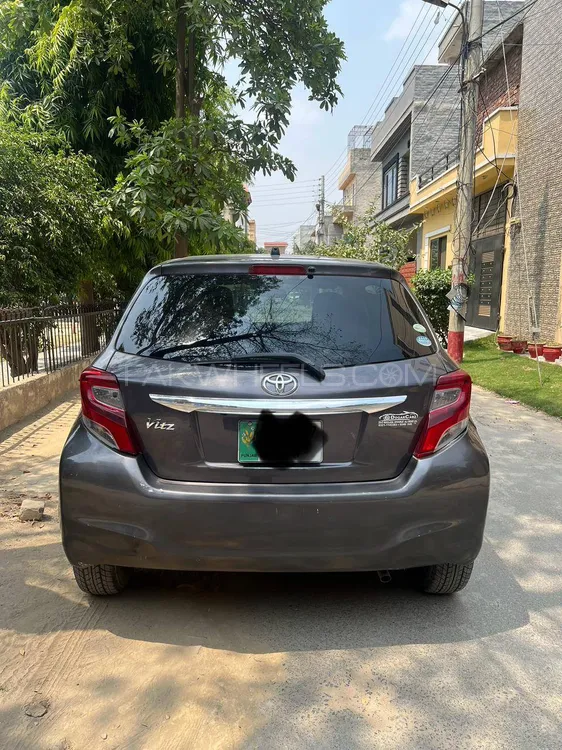 Toyota Vitz 2015 for Sale in Lahore Image-1