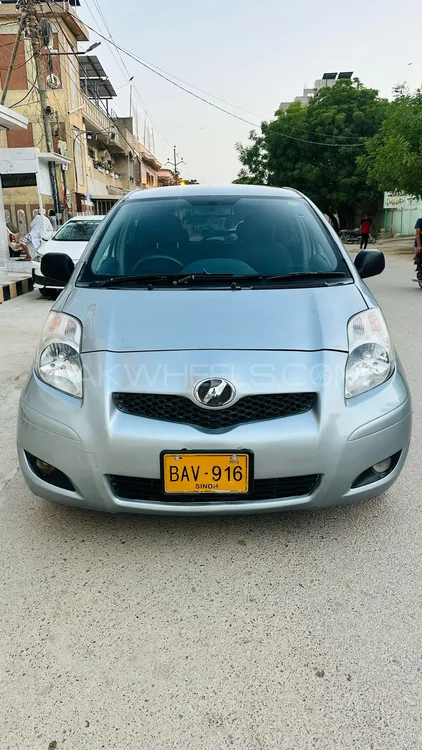 Toyota Vitz 2010 for Sale in Karachi Image-1