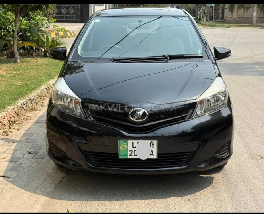 Toyota Vitz 2013 for Sale in Lahore Image-1