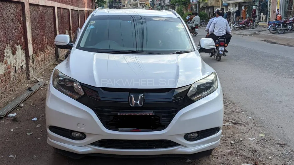 Honda Vezel 2015 for Sale in Multan Image-1