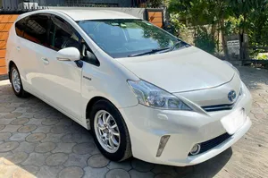 Toyota Prius Alpha G Touring 2011 for Sale
