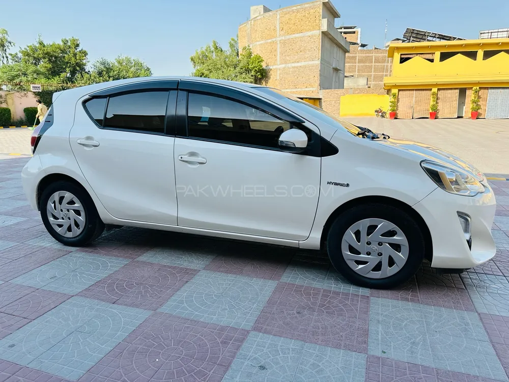 ٹویوٹا اکوا 2015 for Sale in پشاور Image-1