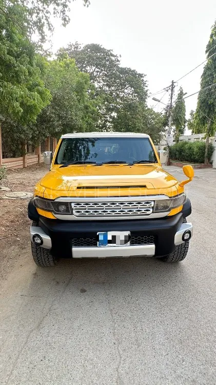 Toyota Fj Cruiser 2012 for Sale in Karachi Image-1