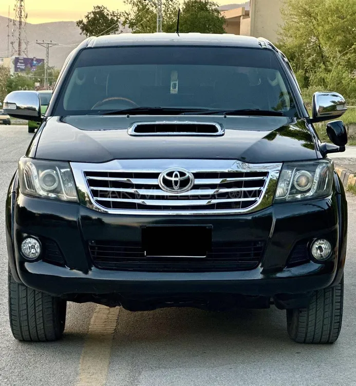 Toyota Hilux 2011 for Sale in Islamabad Image-1