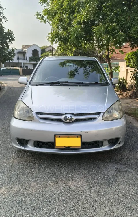 Toyota Platz 2005 for Sale in Lahore Image-1
