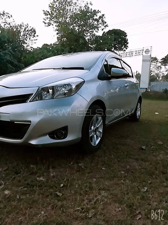 Toyota Vitz 2011 for Sale in Sialkot Image-1