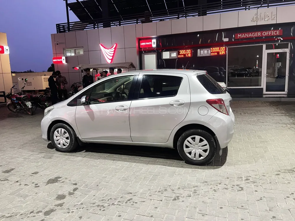 Toyota Vitz 2013 for Sale in Sheikhupura Image-1