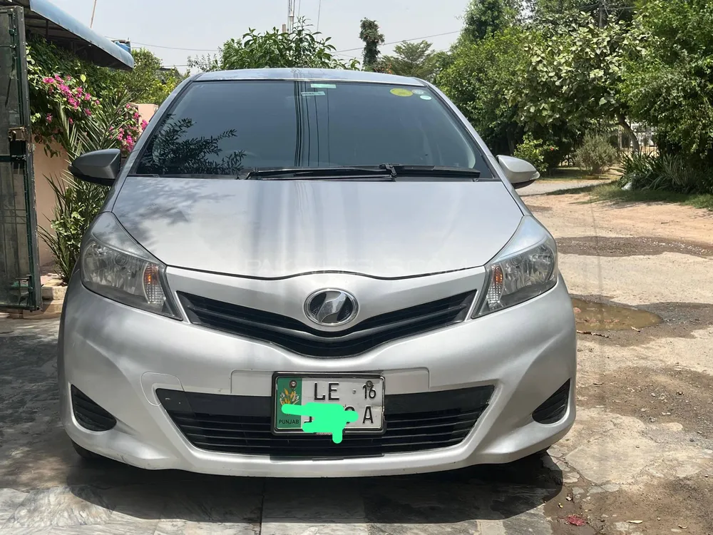 Toyota Vitz 2013 for Sale in Sahiwal Image-1