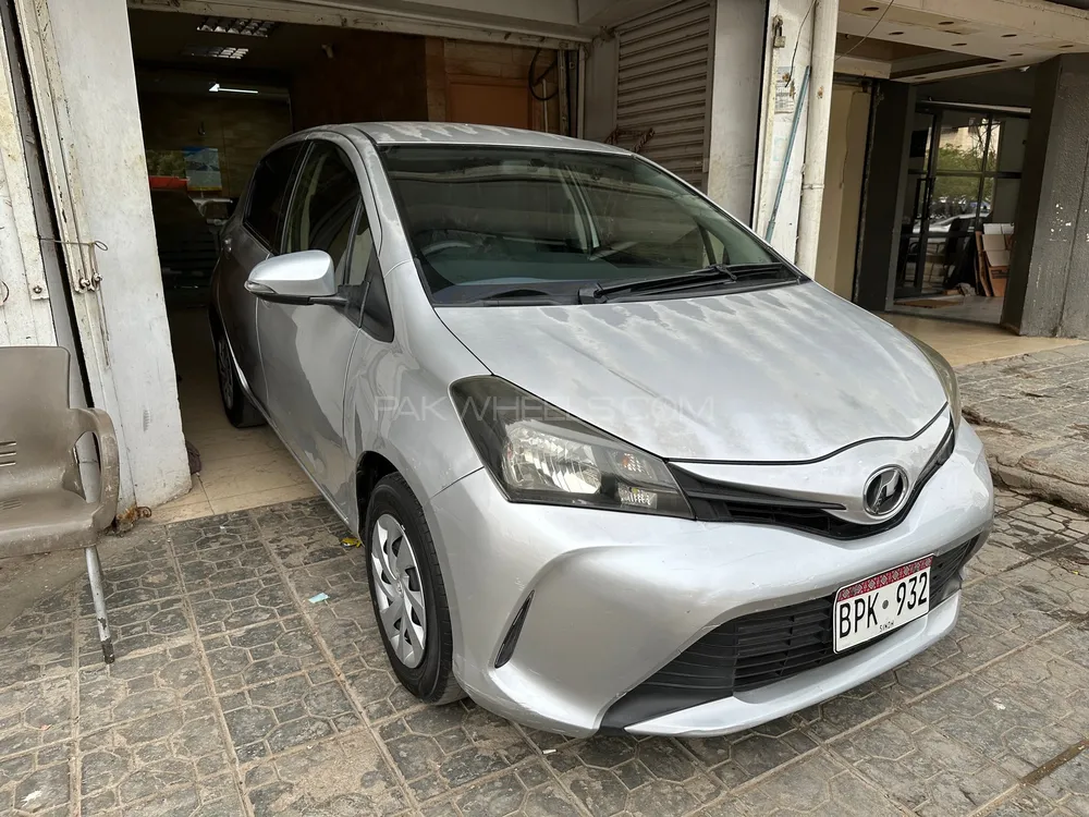 Toyota Vitz 2015 for Sale in Karachi Image-1