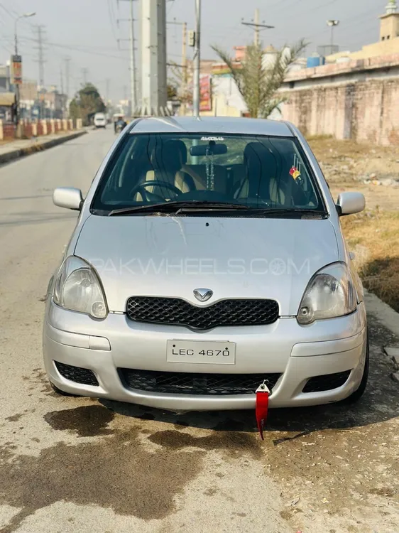 Toyota Vitz 2004 for Sale in Peshawar Image-1