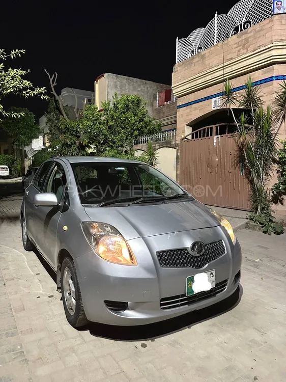Toyota Vitz 2005 for Sale in Lahore Image-1