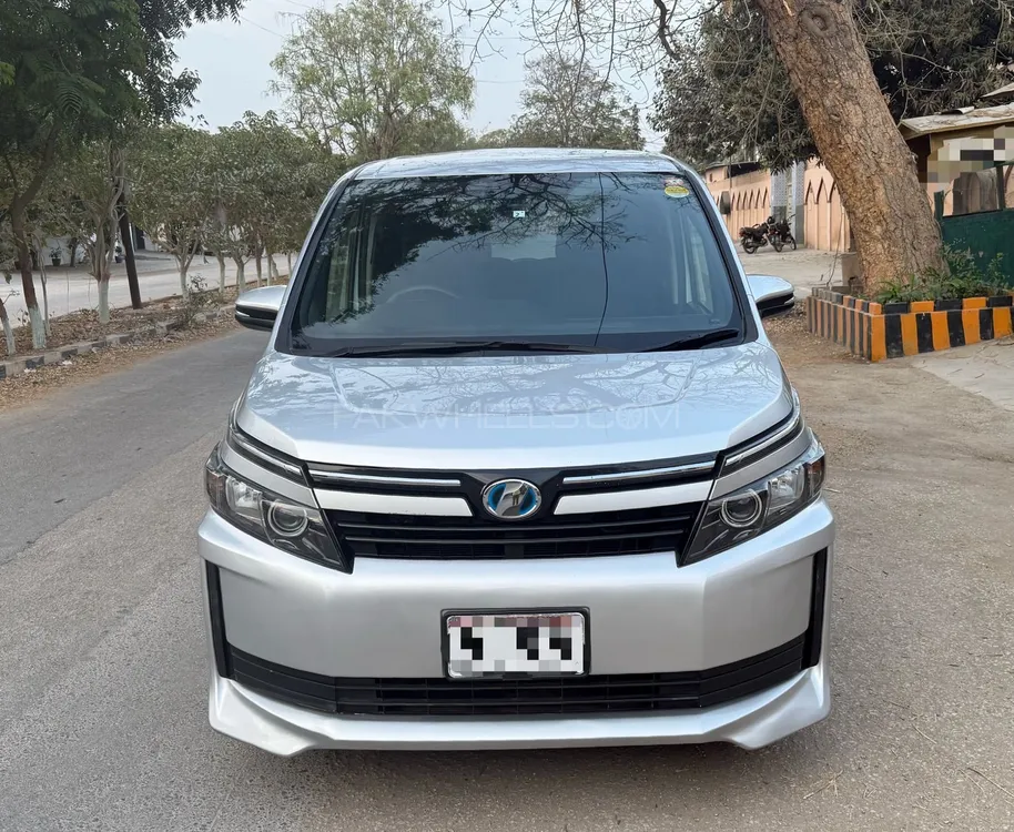 Toyota Voxy 2017 for Sale in Karachi Image-1