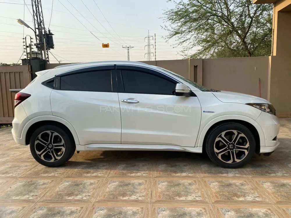 Honda Vezel 2017 for Sale in Lahore Image-1