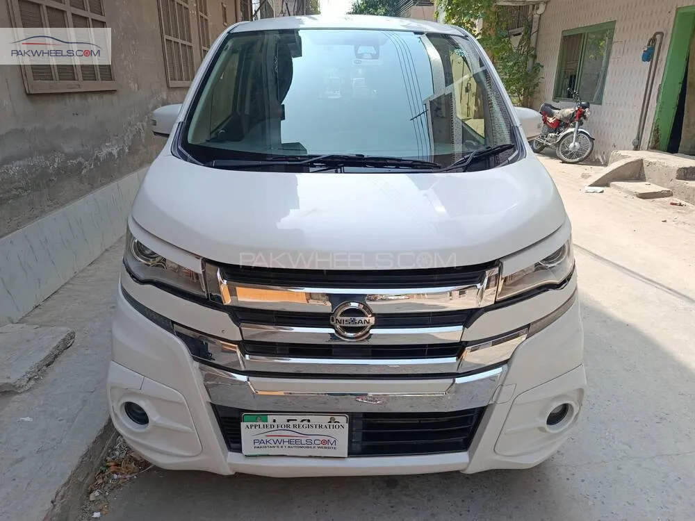 نسان ڈیز 2016 for Sale in لاہور Image-1
