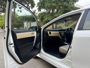 TOYOTA COROLLA ALTIS X 1.6 AUTOMATIC NEW SHAPE (1600cc)
Model 2021 || Registered 2021
Only 36,000 KM
SUPER WHITE Color
Left Side 2 pcs and Right Side 1 pc Repainted on Scratches 
Company Maintained 
AUTOMATIC Transmission
ORIGINAL X NEW SHAPE
Original ALPINE TV
Just like Brand New
READY DELIVERY 
EXCHANGE POSSIBLE WITH ANY CAR

For inspection
Available at SUPREME CARS
Plot # 151/F,Under Imam heights,Shop no.1&2, Main Khalid Bin Walid Rd, Karachi, Sindh 75400

|  Premium Cars  |  Best Prices  |  Optimum Performance | 
#Supremecarsgang
