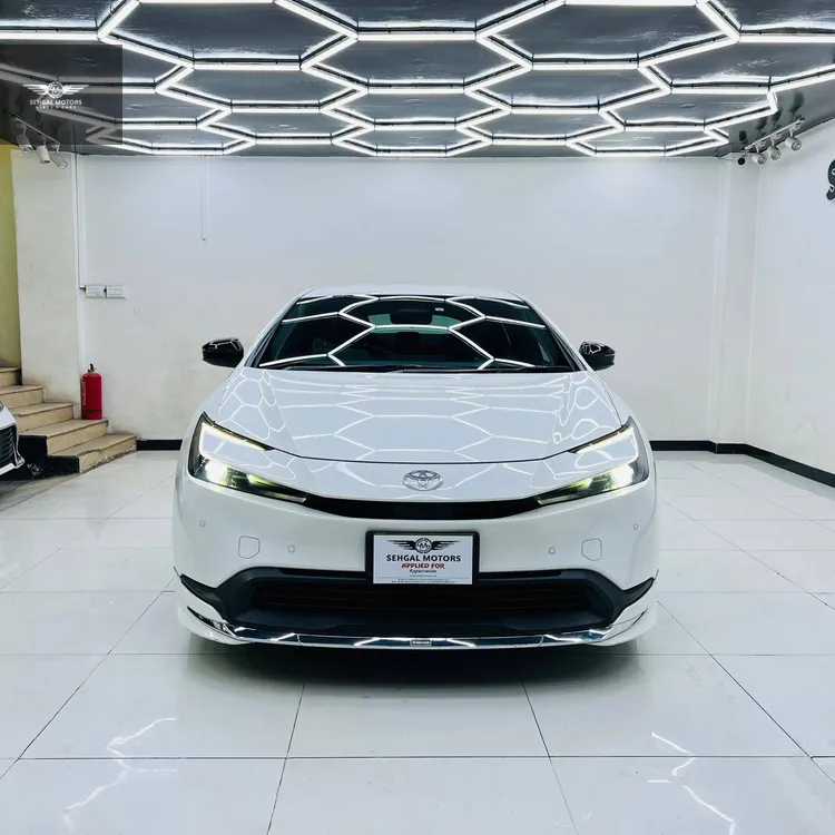 Toyota Prius 2023 for Sale in Islamabad Image-1