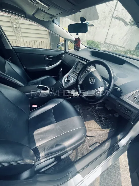 Toyota Prius 2012 for Sale in Lahore Image-1
