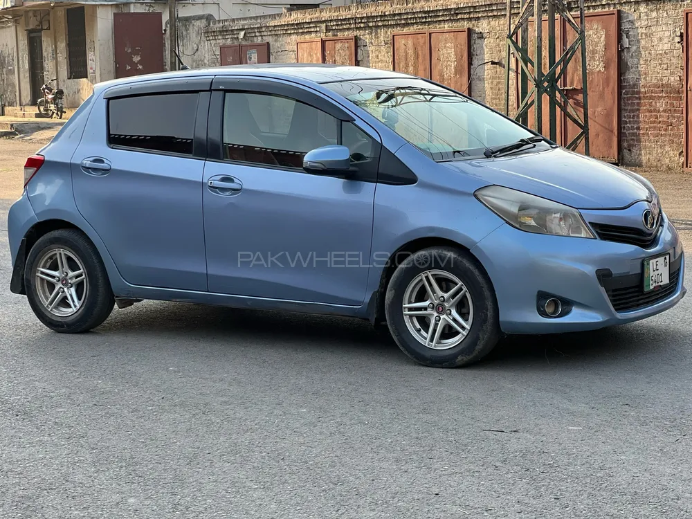 Toyota Vitz 2016 for Sale in Lahore Image-1