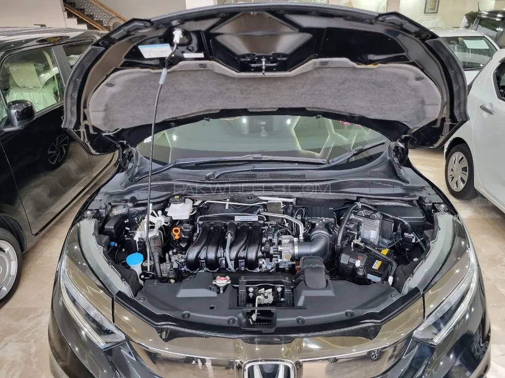 Honda Vezel 2018 for Sale in Lahore Image-1