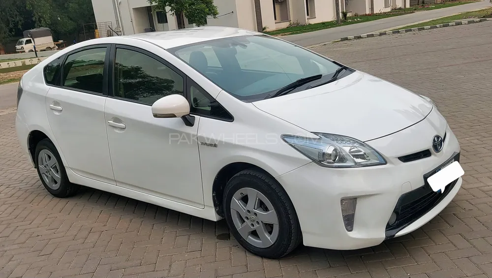Toyota Prius 2015 for Sale in Lahore Image-1