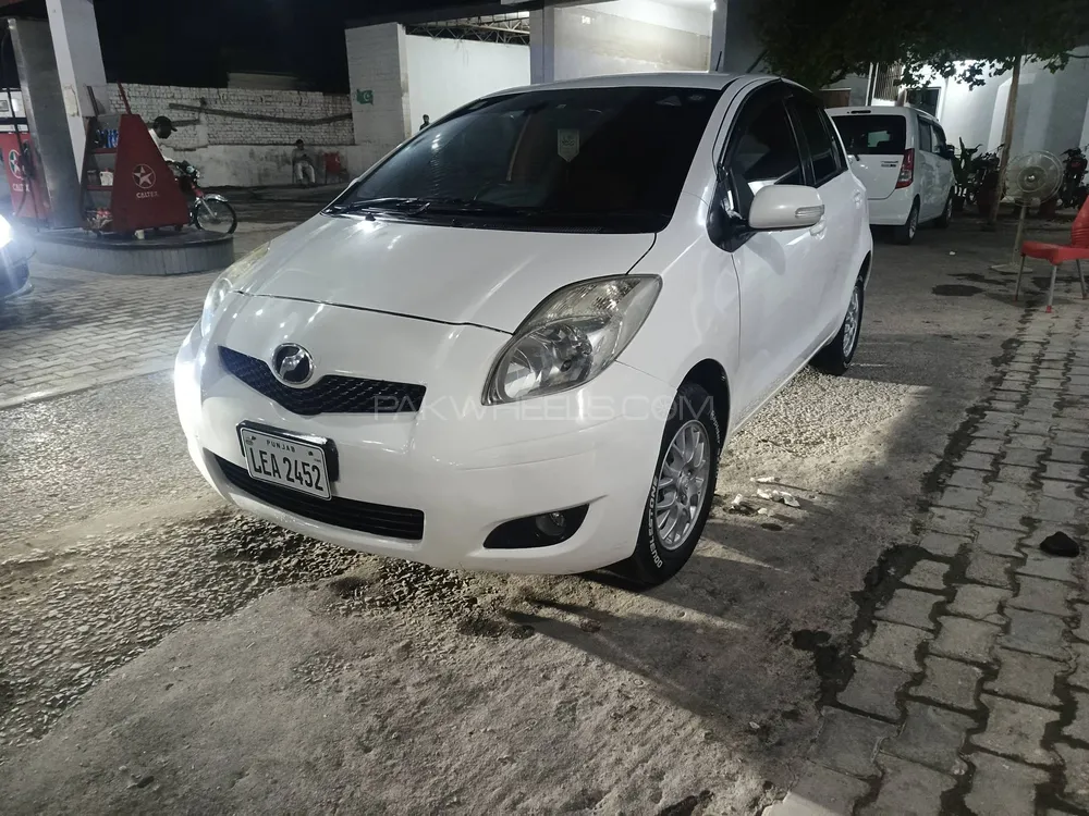 Toyota Vitz 2010 for Sale in Peshawar Image-1