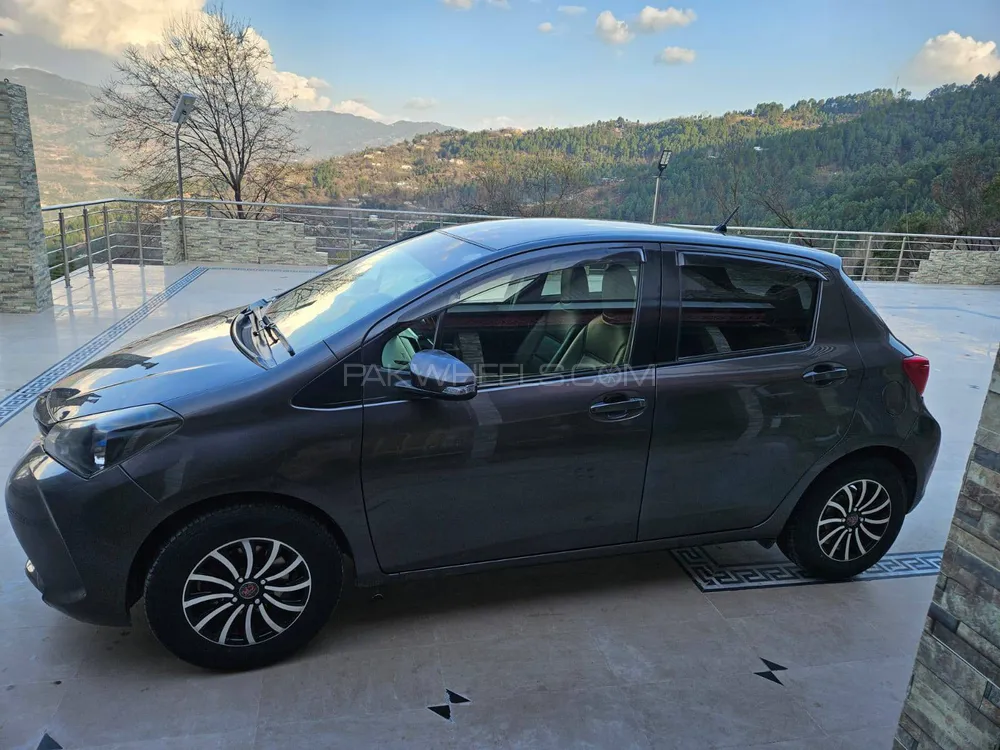 Toyota Vitz 2014 for Sale in Islamabad Image-1