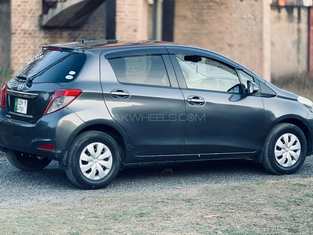 Toyota Vitz 2012 for Sale in Sheikhupura Image-1