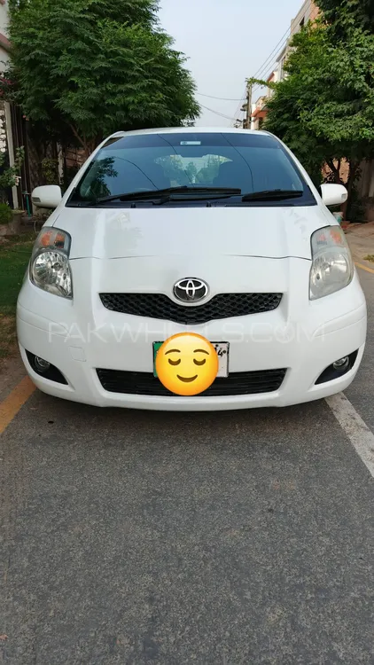 Toyota Vitz 2010 for Sale in Haroonabad Image-1