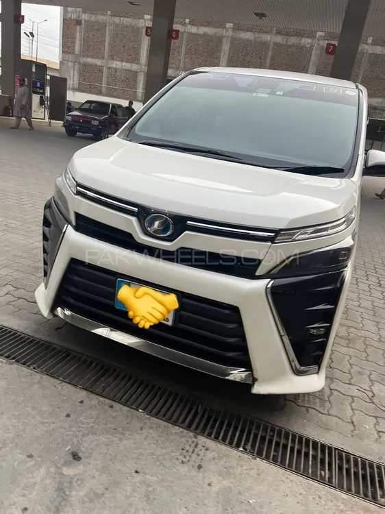 Toyota Voxy 2016 for Sale in Peshawar Image-1