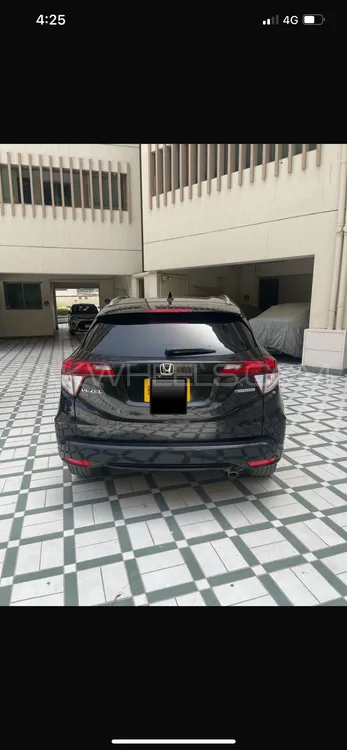 Honda Vezel 2015 for Sale in Karachi Image-1