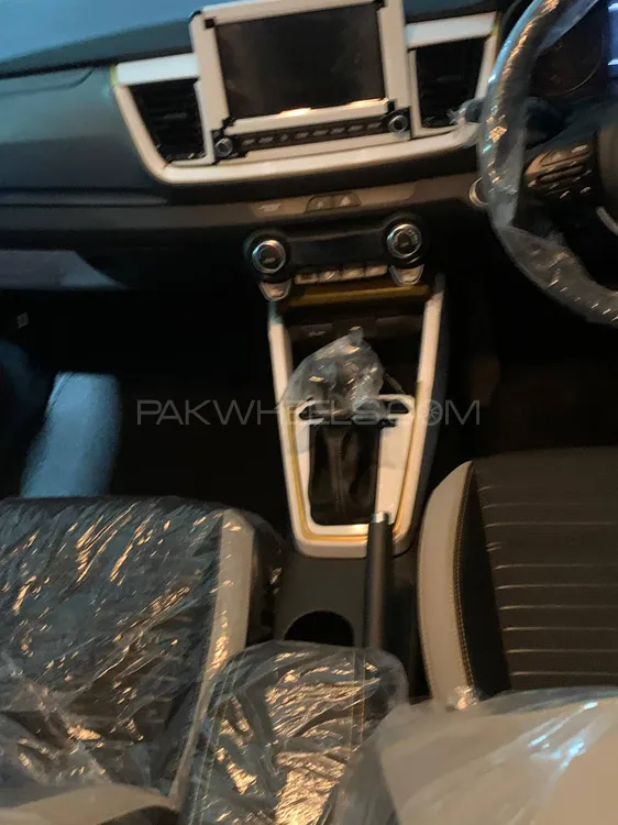 KIA Stonic 2025 for Sale in Lahore KIA Stonic 2025 for Sale in Lahore Image-4