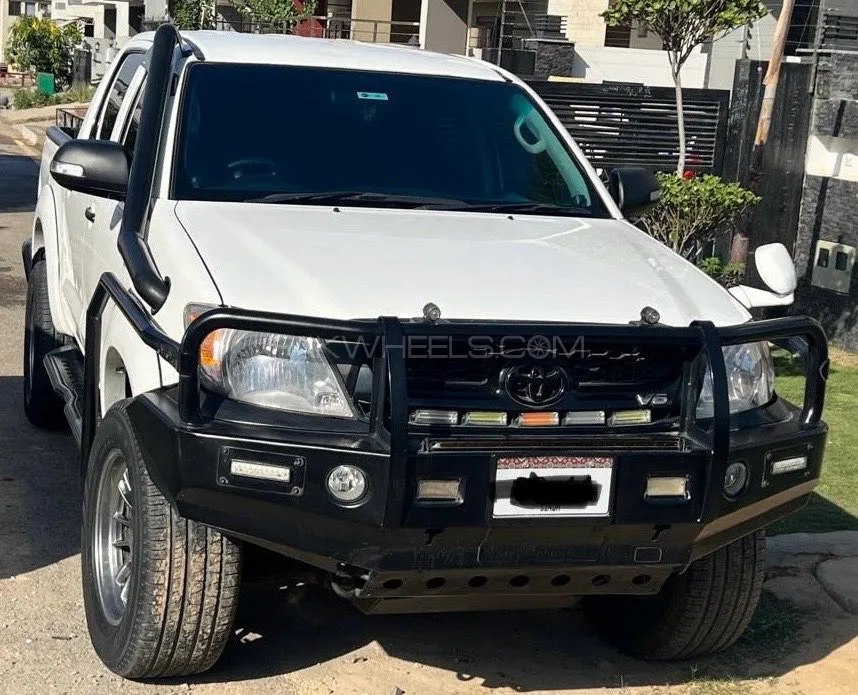 Toyota Hilux 2009 for Sale in Islamabad Image-1