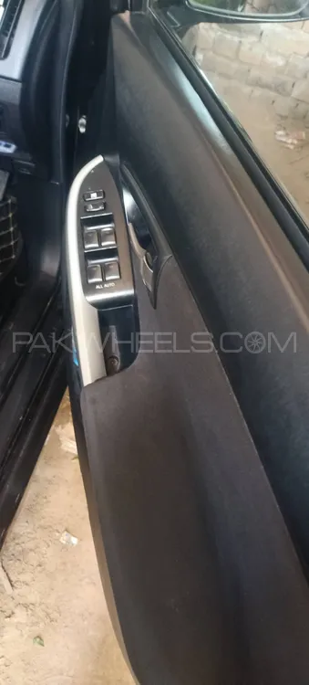 Toyota Prius 2012 for Sale in Mardan Image-1