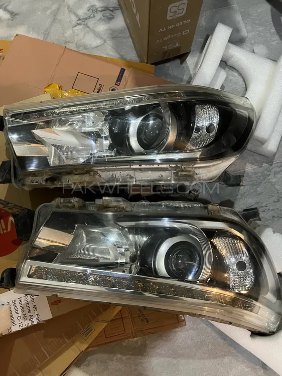 Toyota Revo 2017 Headlights Image-1