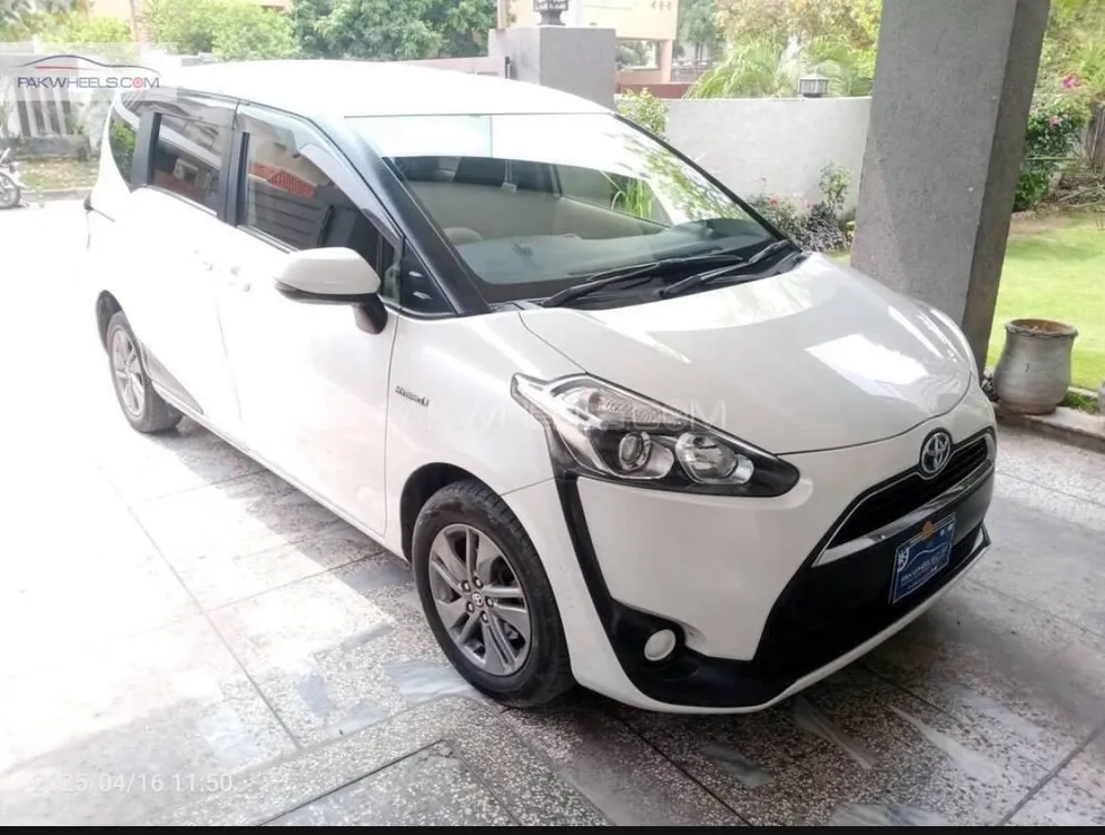 Toyota Sienta 2016 for Sale in Islamabad Image-1