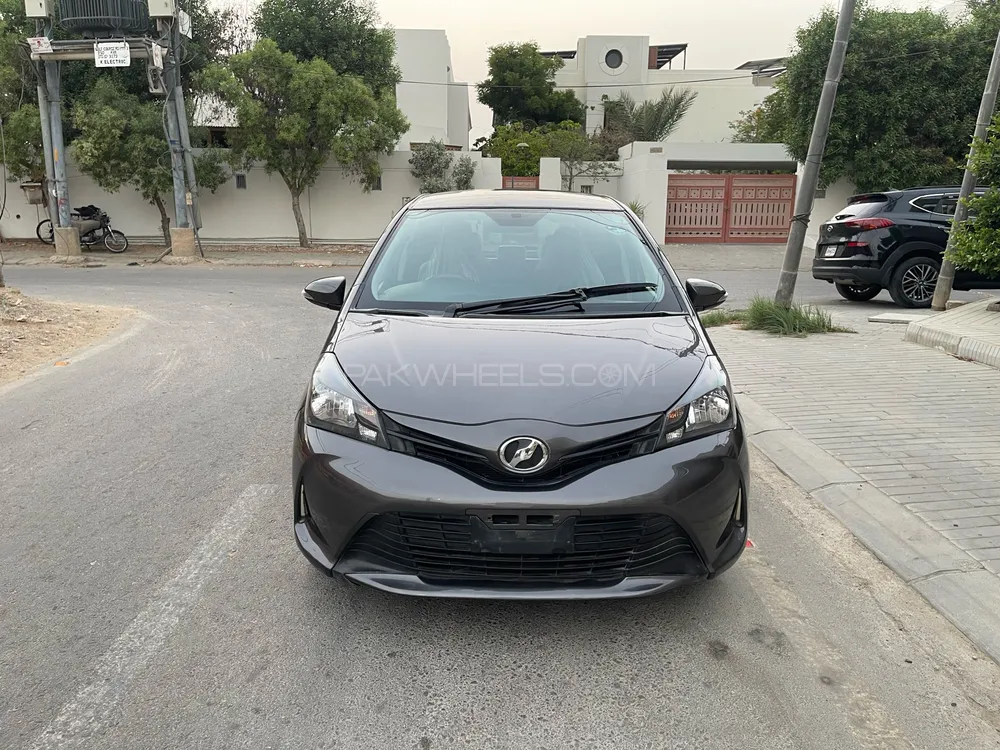 Toyota Vitz 2014 for Sale in Karachi Image-1