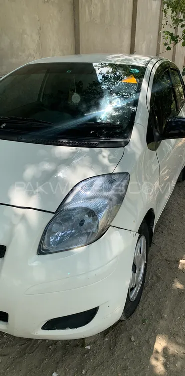 Toyota Vitz 2013 for Sale in Dera ismail khan Image-1