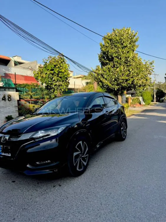 Honda Vezel 2017 for Sale in Abbottabad Image-1