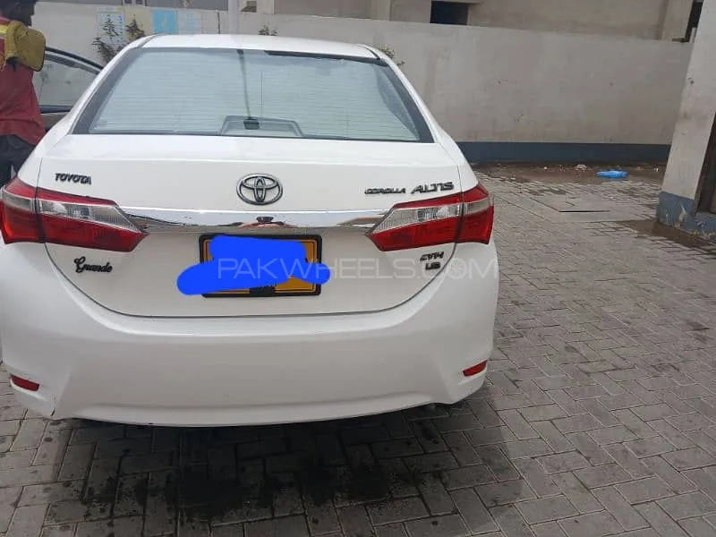 Toyota Corolla 2015 for Sale in Karachi Image-1