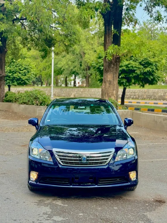 Toyota Crown 2011 for Sale in Islamabad Image-1