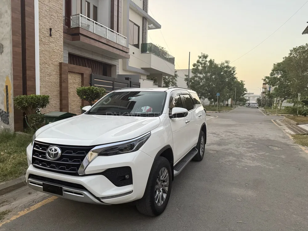Toyota Fortuner 2021 for Sale in Mardan Image-1