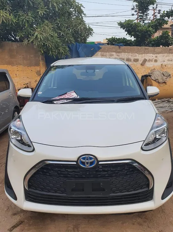 Toyota Sienta 2018 for Sale in Karachi Image-1