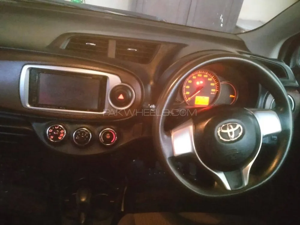 Toyota Vitz 2012 for Sale in Mardan Image-1
