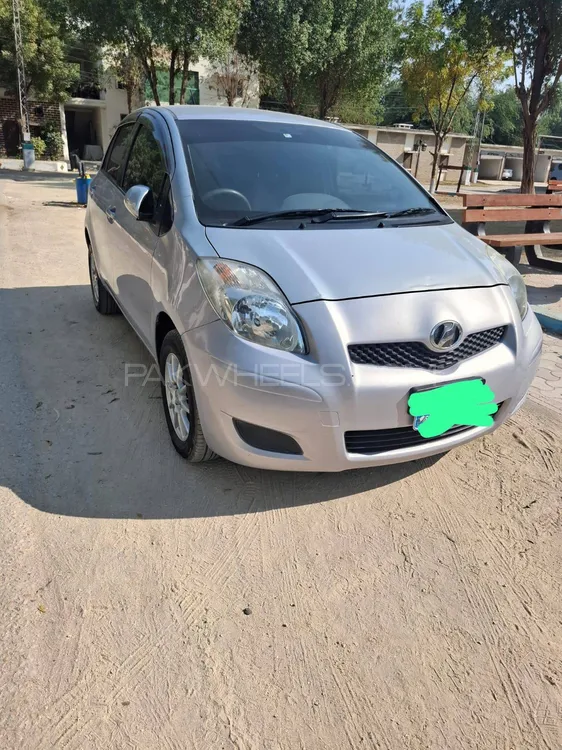 Toyota Vitz 2010 for Sale in Kharian Image-1