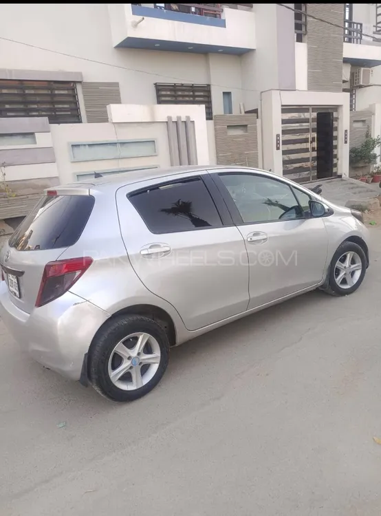 Toyota Vitz 2014 for Sale in Karachi Image-1