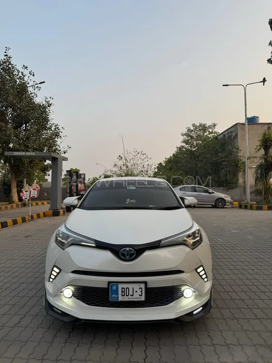 Toyota C-HR 2018 for Sale in Sialkot Image-1