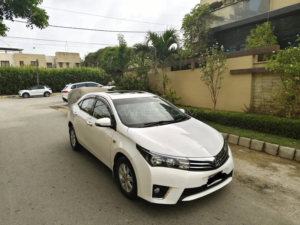 Toyota Corolla 2015 for Sale in Karachi Image-1