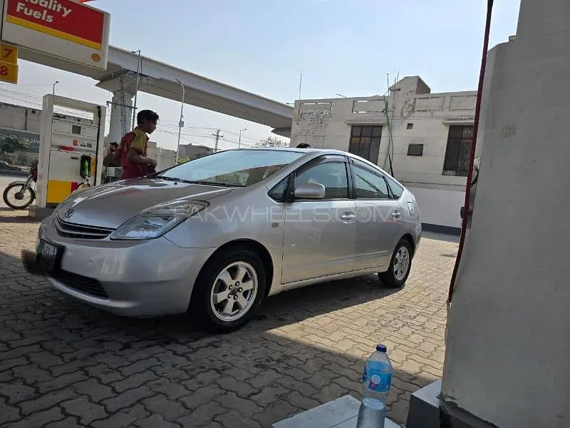 Toyota Prius 2011 for Sale in Lahore Image-1