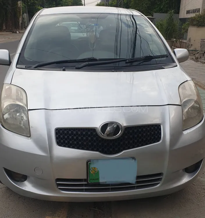 Toyota Vitz 2005 for Sale in Lahore Image-1