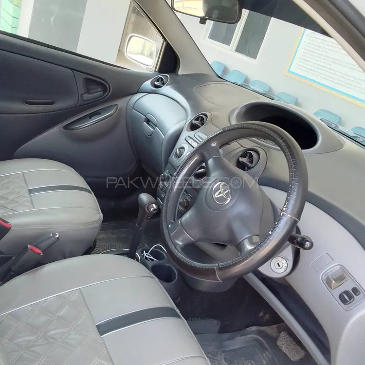 Toyota Vitz 2002 for Sale in Mardan Image-1